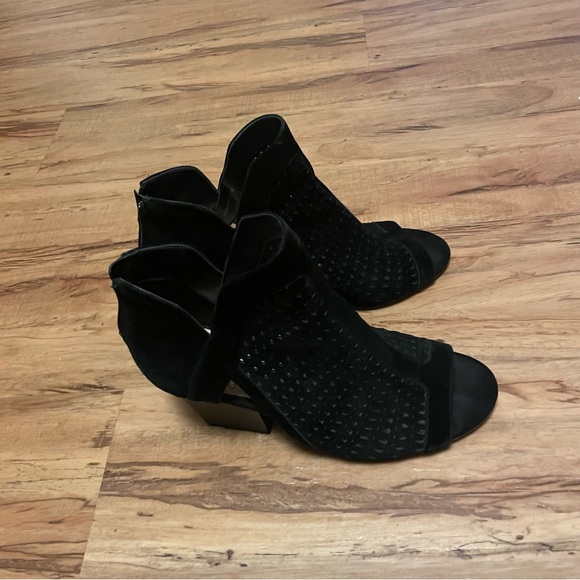 Vince Camuto Black Chunky Heel Open Toe Black Caged Shoe Zip Back - Picture 12 of 12